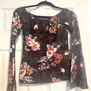 Women’s Long Sleeve Off-the-shoulder Floral Top